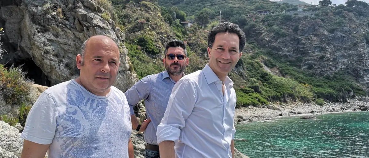 Sopralluogo di Pitaro sul lungomare di Coccorino: «Si metta subito in sicurezza»