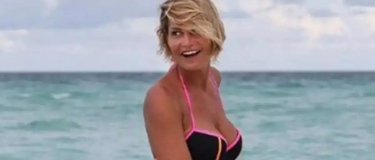 Simona Ventura in vacanza a Tropea: la perla del Tirreno sempre più meta dei vip -Video