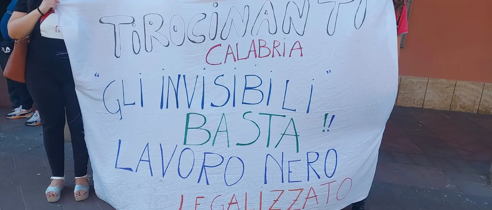 Protesta tirocinanti della Regione Calabria, sit-in anche a Mileto