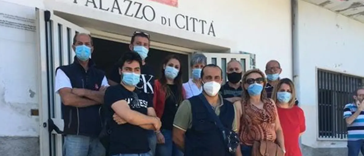 Pizzo, i tirocinanti in servizio al Comune: sì allo sciopero bianco