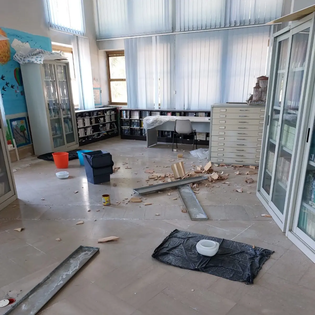 Biblioteca comunale di Vibo, benvenuti nel degrado e nell’abbandono