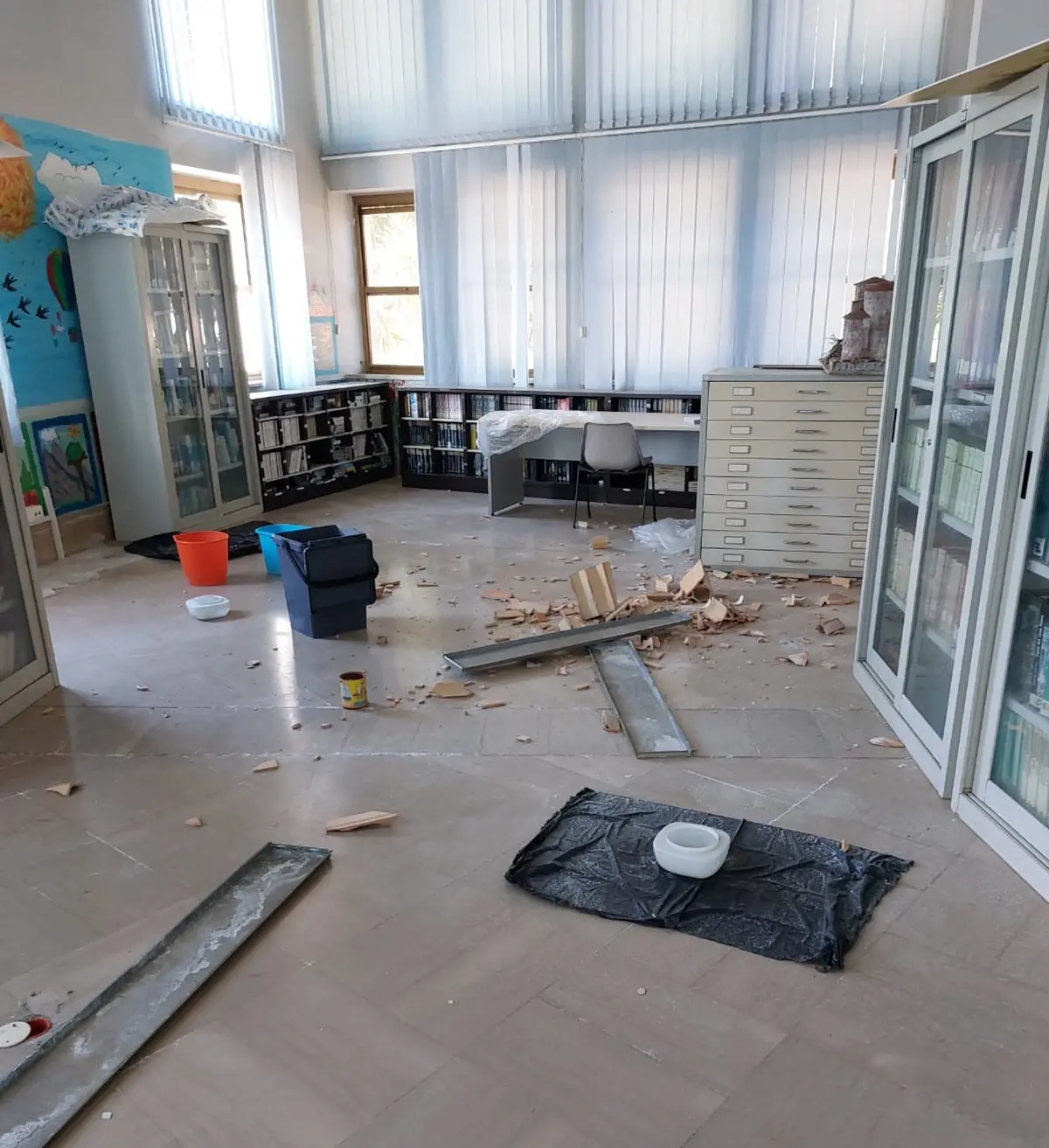 Biblioteca comunale di Vibo, benvenuti nel degrado e nell’abbandono