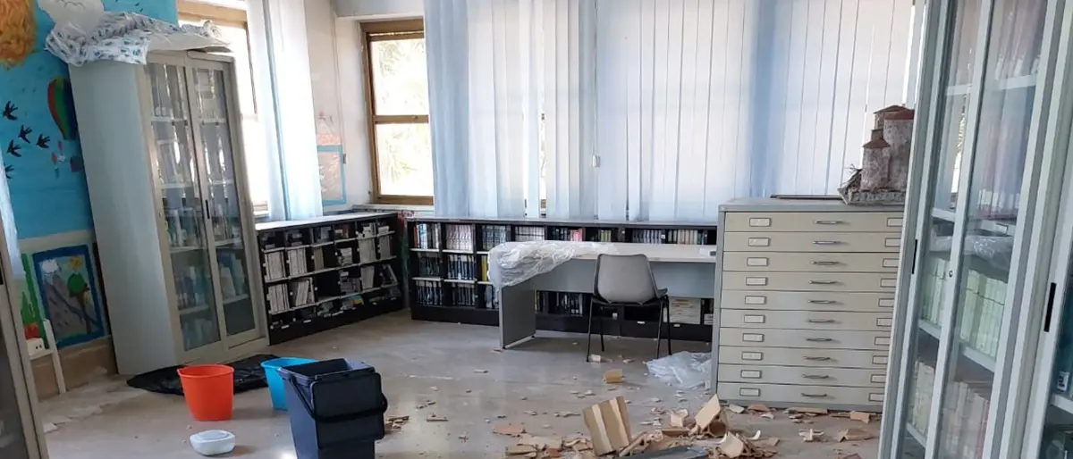 Biblioteca comunale di Vibo, benvenuti nel degrado e nell’abbandono