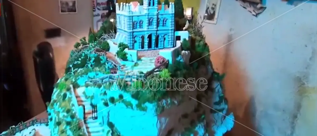 L'isola di Tropea in miniatura: l'opera di Giuseppe nata durante il lockdown - Video