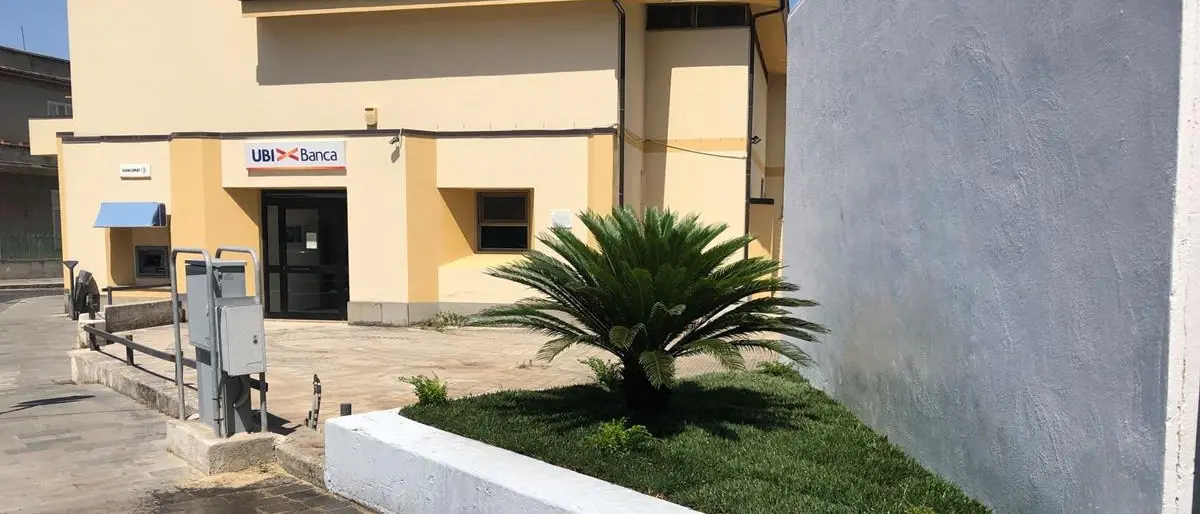 L’associazione “Dall’alba al tramonto” fa rivivere le aiuole di Vibo Marina