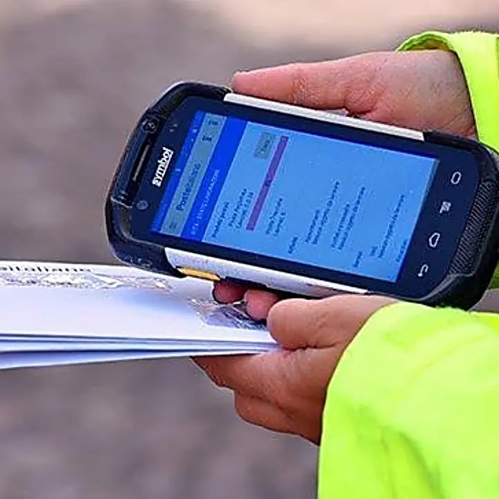 Il postino diventa digitale, a Vibo e Catanzaro attivati 220 palmari