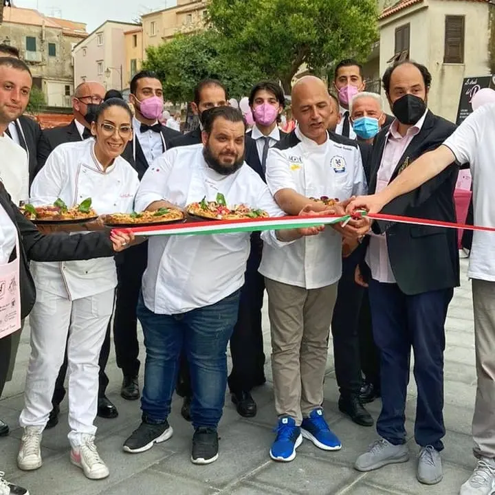 A Tropea il maestro della pizza Sorbillo con i calabresi Fortuna e Malfarà