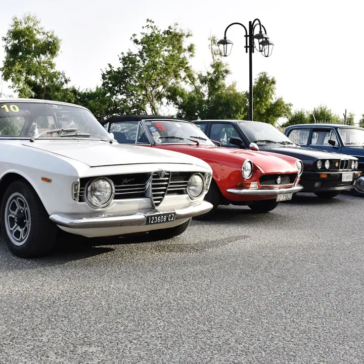Viaggio tra le bellezze di Capo Vaticano e Tropea con la sfilata di auto storiche