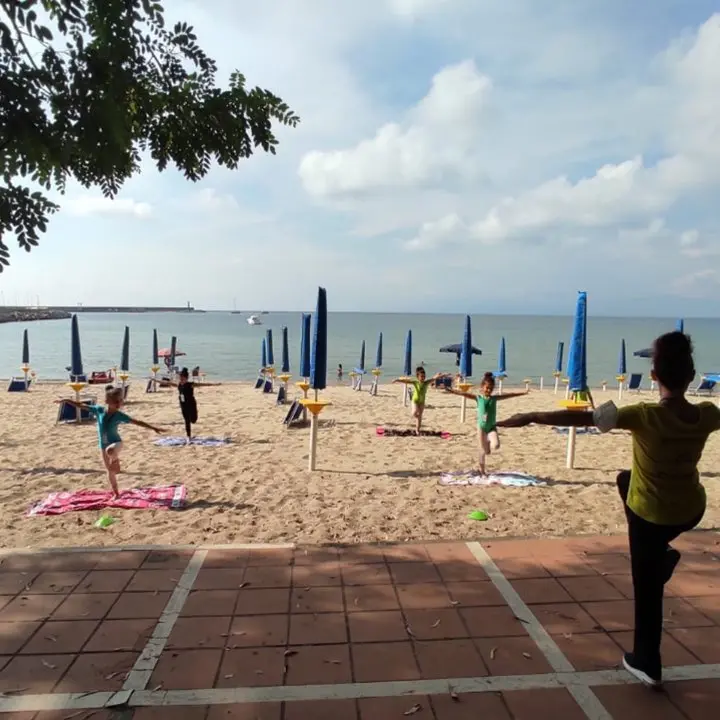 Vibo Marina, lezioni di ballo in spiaggia per il progetto danza “d’A…mare” - Video
