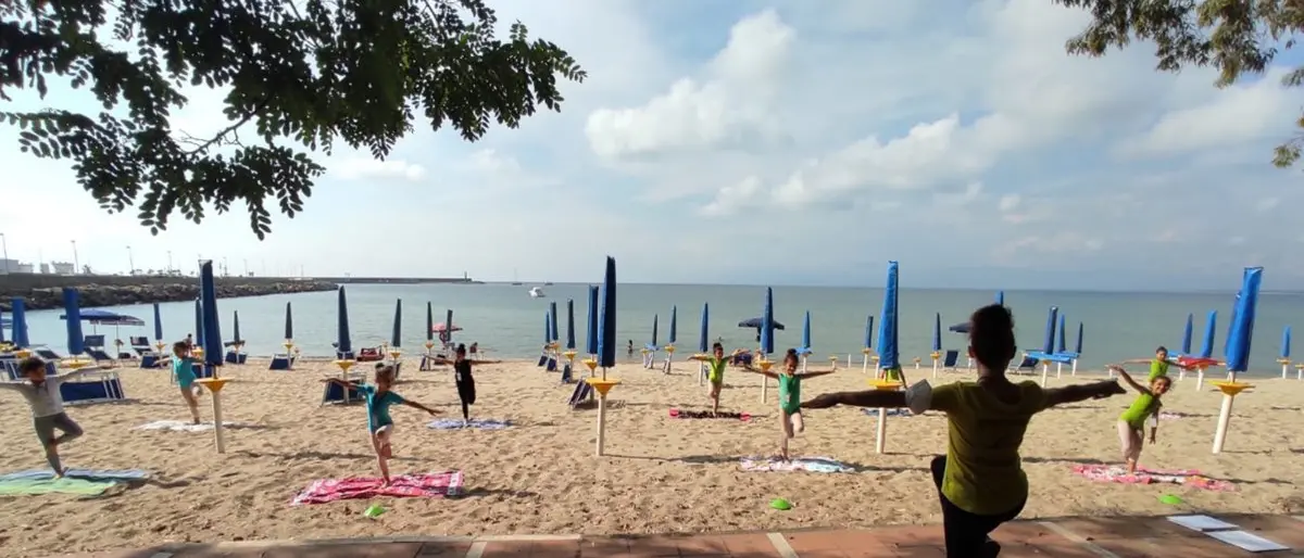 Vibo Marina, lezioni di ballo in spiaggia per il progetto danza “d’A…mare” - Video