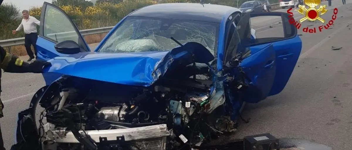 Incidente stradale sulla Trasversale, feriti due ragazzi di Serra San Bruno