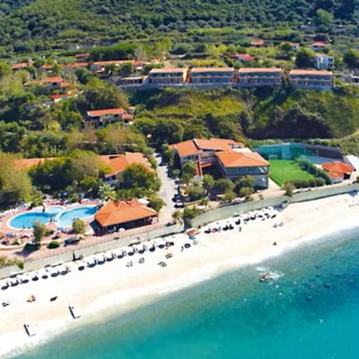 Cade la confisca dei beni dei Comerci, dissequestrato pure il Baia Tropea Resort