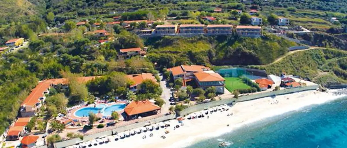 Cade la confisca dei beni dei Comerci, dissequestrato pure il Baia Tropea Resort