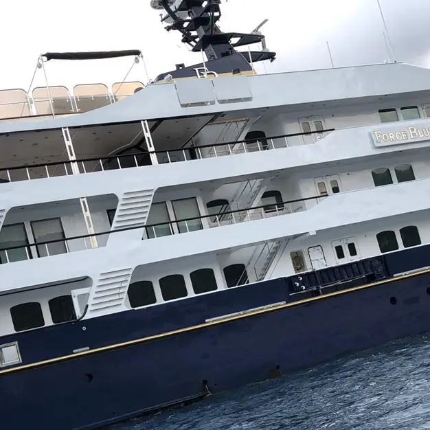 Vibo Marina, in porto il megayacht Force Blue dell'ex patron della F1 Ecclestone