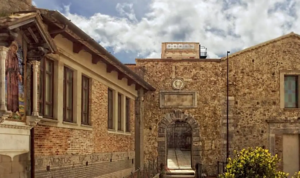 Vibo, Consiglio comunale straordinario, l'assemblea: «Salvare il Sistema Bibliotecario»