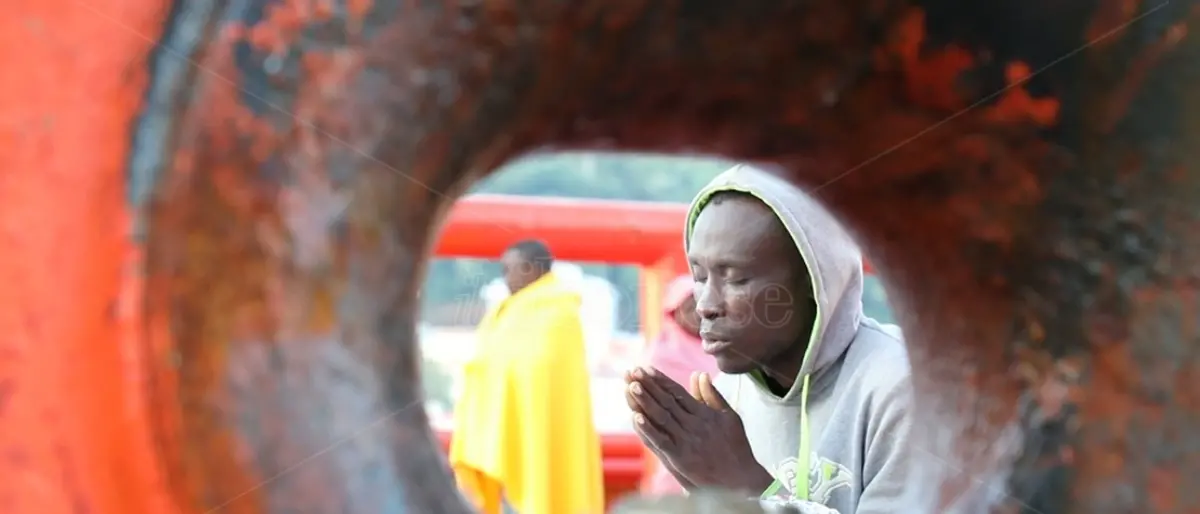Migranti, la foto “Supplica al mare” di Saverio Caracciolo premiata a Roma - Video
