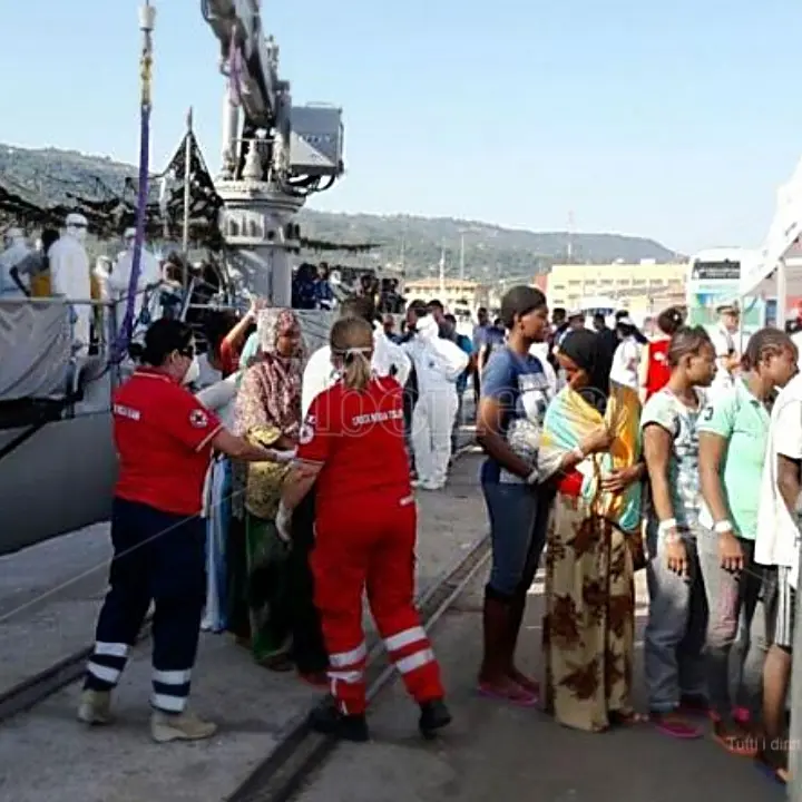 Migranti, 5 anni fa sbarco con 16 morti: tombe ancora senza nome al cimitero di Bivona
