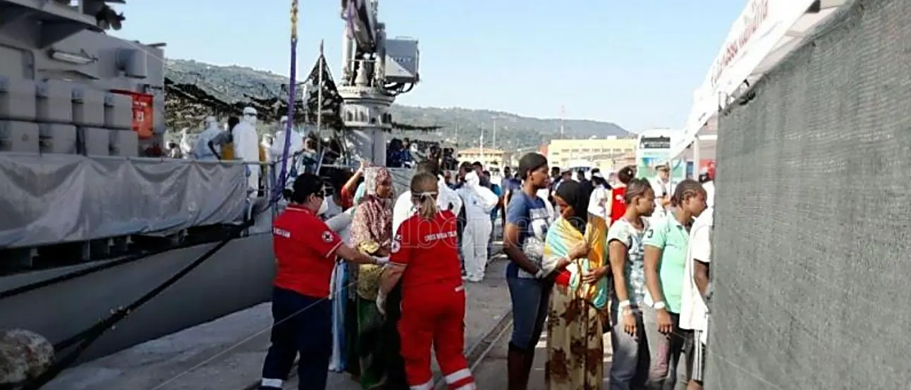 Migranti, 5 anni fa sbarco con 16 morti: tombe ancora senza nome al cimitero di Bivona