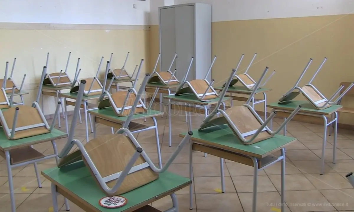 Green pass a scuola, la dirigente: «Sì, ma non obbligatorio» - Video
