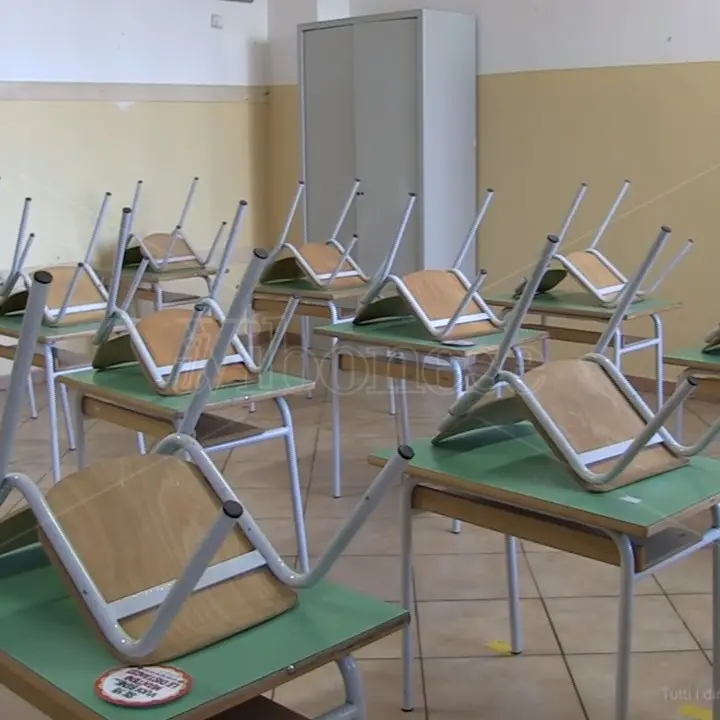 Green pass a scuola, la dirigente: «Sì, ma non obbligatorio» - Video