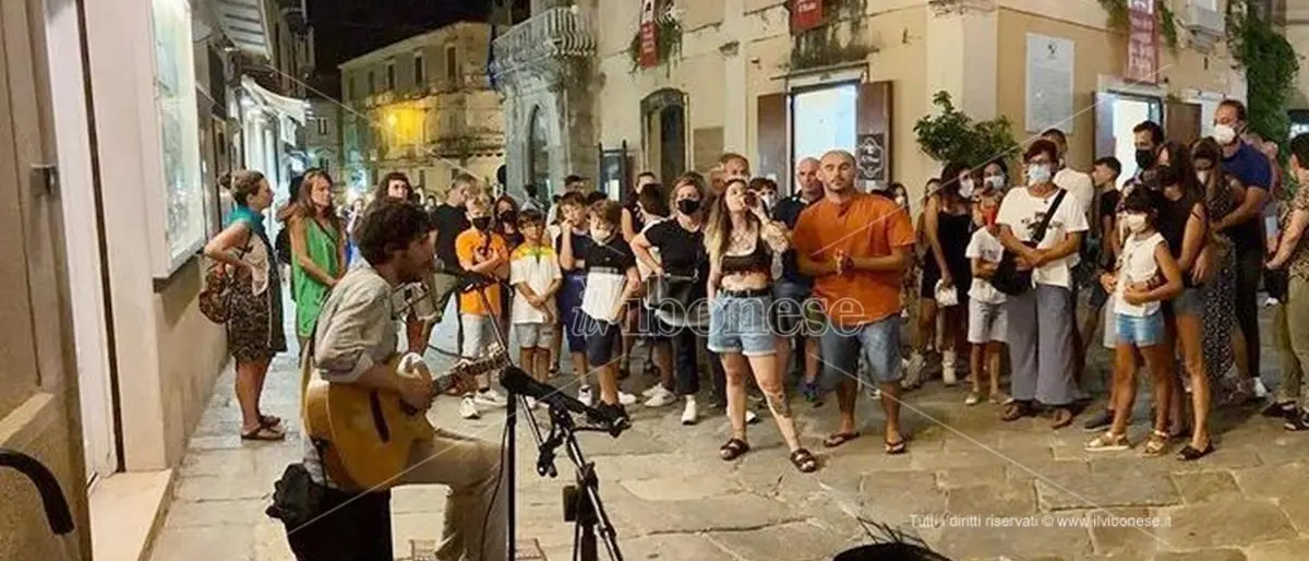 Musicisti multati, maltrattati e allontanati da Tropea per aver “osato” suonare in strada