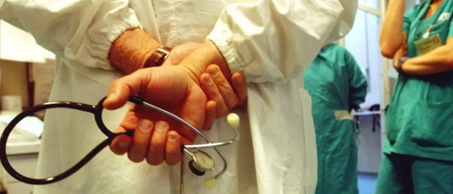 Ospedale di Serra, dura la minoranza con il sindaco: «Sulla sanità sia più serio»