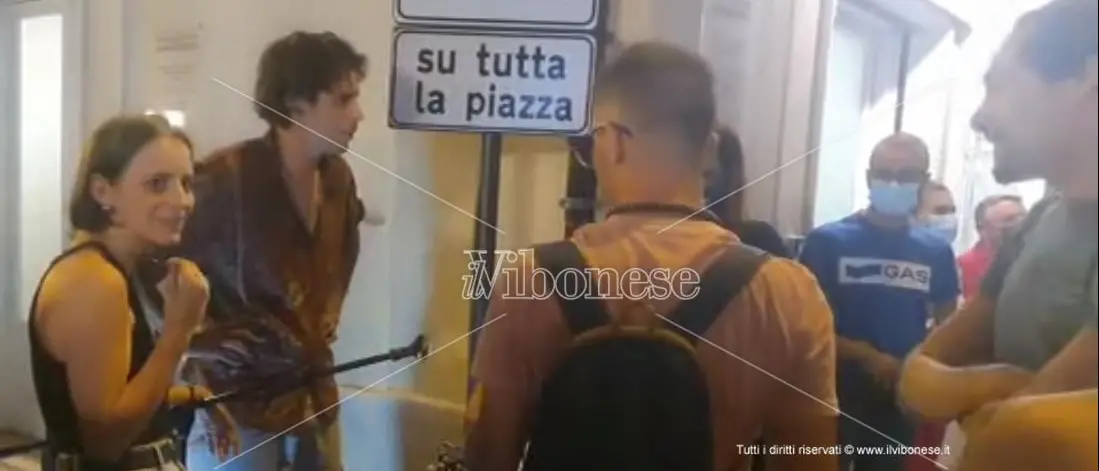 Musicisti allontanati da Tropea, L’Andolina al sindaco: «Diventati il borgo più ridicolo d’Italia»