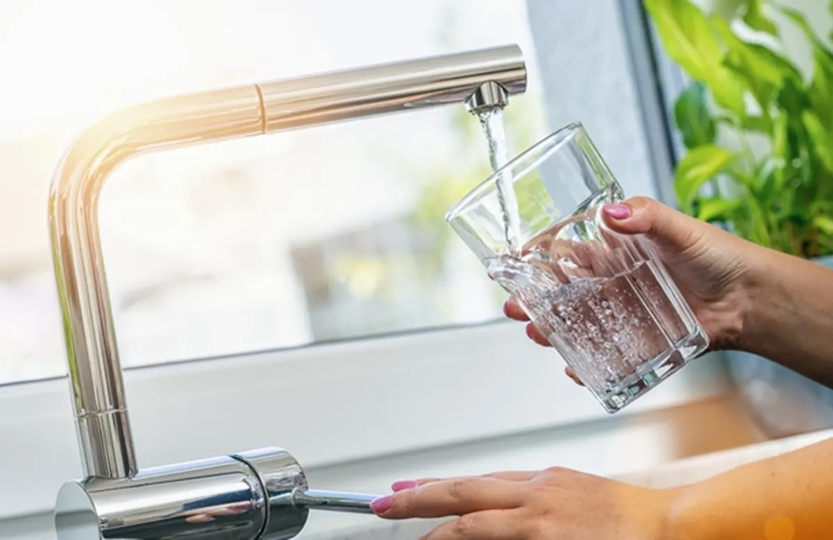 Non vedente senz’acqua in casa: istituzioni e gente comune hanno risposto all'appello