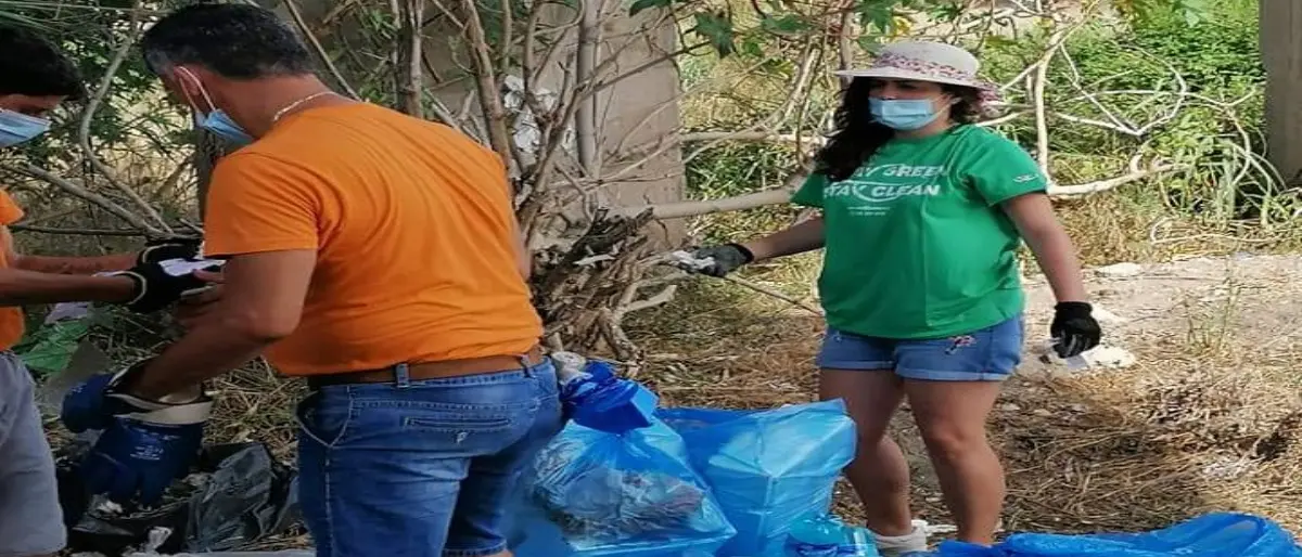 Cessaniti, cittadini “armati” di sacchi e guanti ripuliscono la strada provinciale