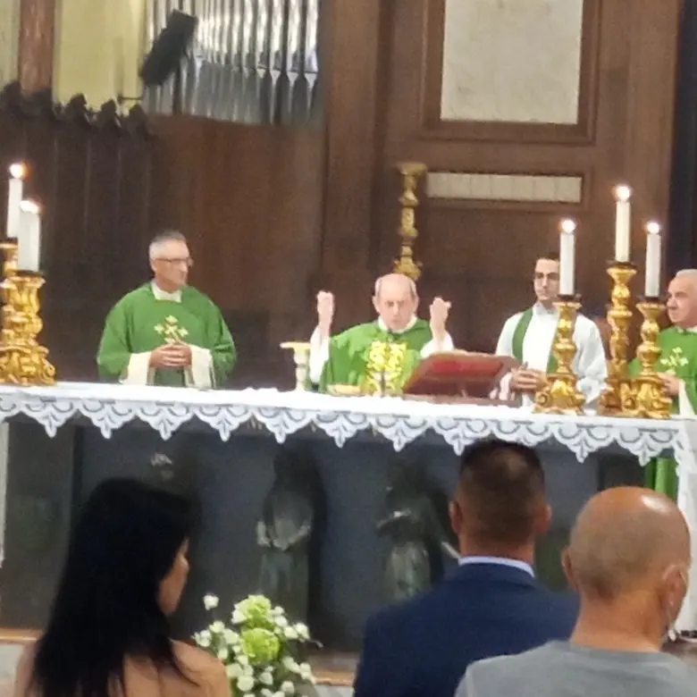 Diocesi Mileto, prima messa di monsignor Oliva: «Sto soffrendo con voi»