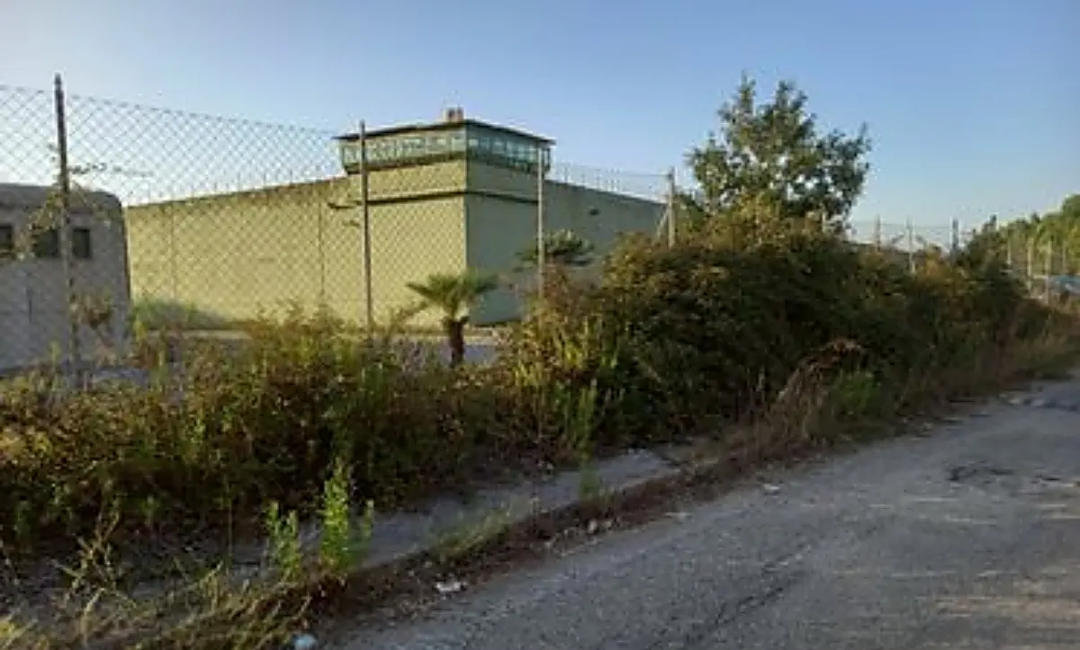 Vibo, nell’area del carcere degrado e sporcizia: residenti esasperati