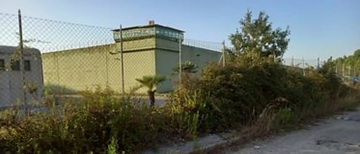 Vibo, nell’area del carcere degrado e sporcizia: residenti esasperati