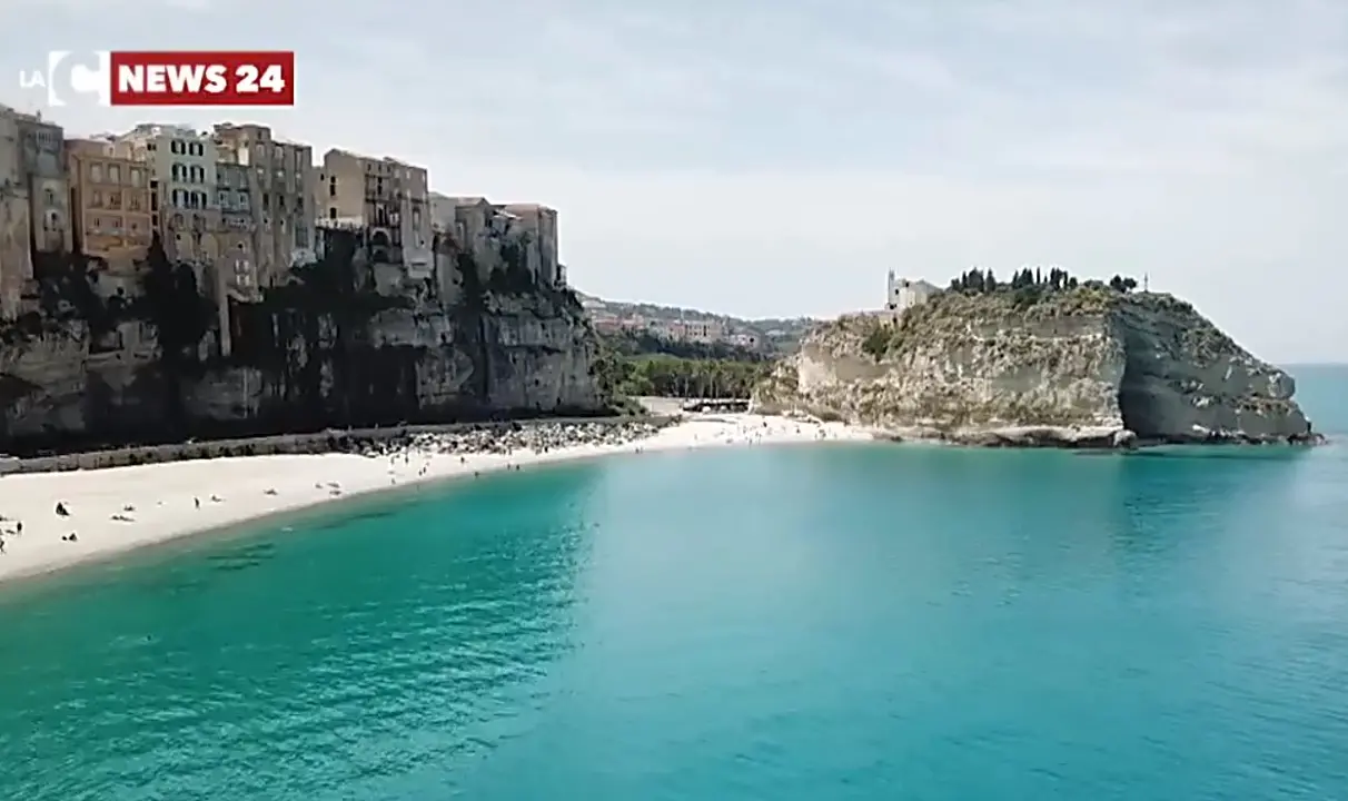 In bici a Tropea, tv giapponese alla scoperta delle bellezze della Perla del Tirreno