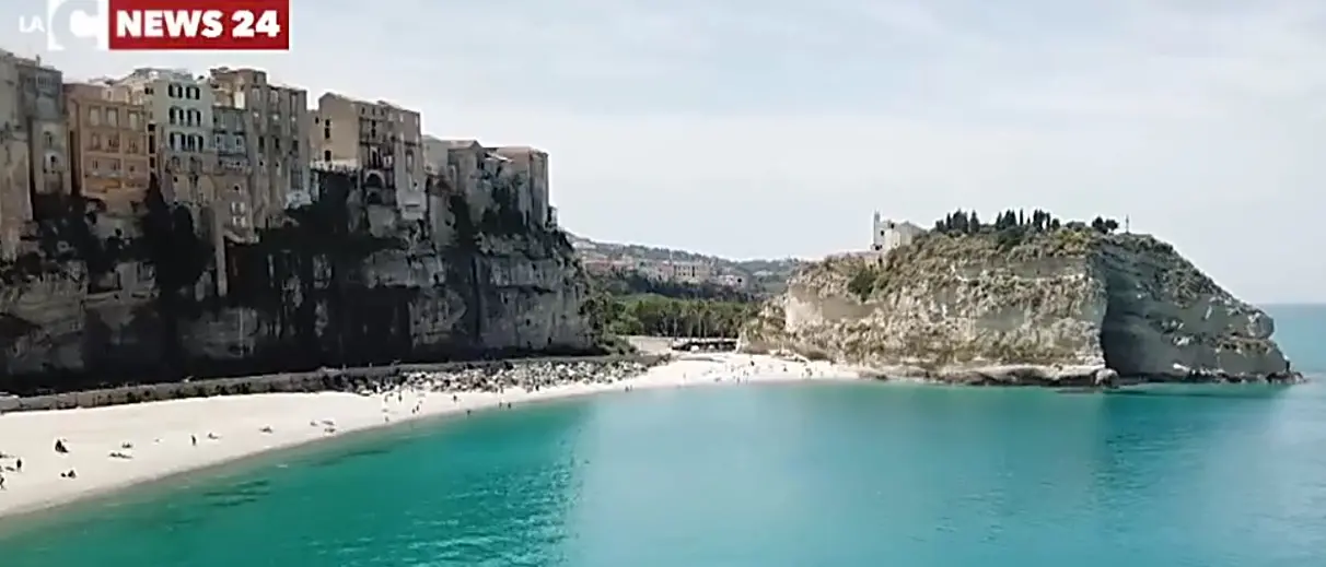 In bici a Tropea, tv giapponese alla scoperta delle bellezze della Perla del Tirreno
