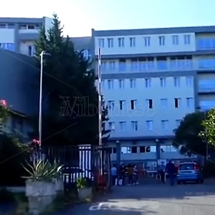 Turista morto in ospedale a Tropea dopo compressa di ibuprofene, disposta l’autopsia