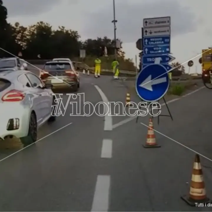 Traffico in tilt tra Pizzo e lo svincolo A2, il Comune: «Devastanti riflessi sulla vivibilità»