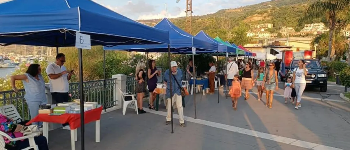 Un mare di libri, a Vibo Marina successo per la fiera dedicata alla microeditoria locale
