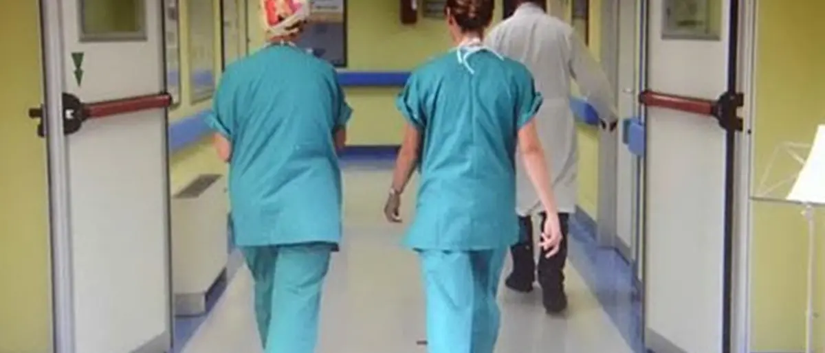 Mancano ancora infermieri e oss, l'Asp di Vibo avvia il reclutamento. Fp Cgil: «Boccata d'ossigeno per la nostra sanità»