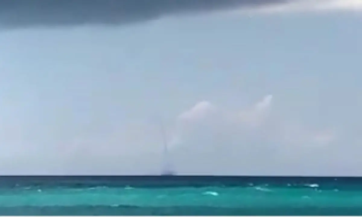 Maltempo, tromba d'aria al largo della Costa degli dei - Video