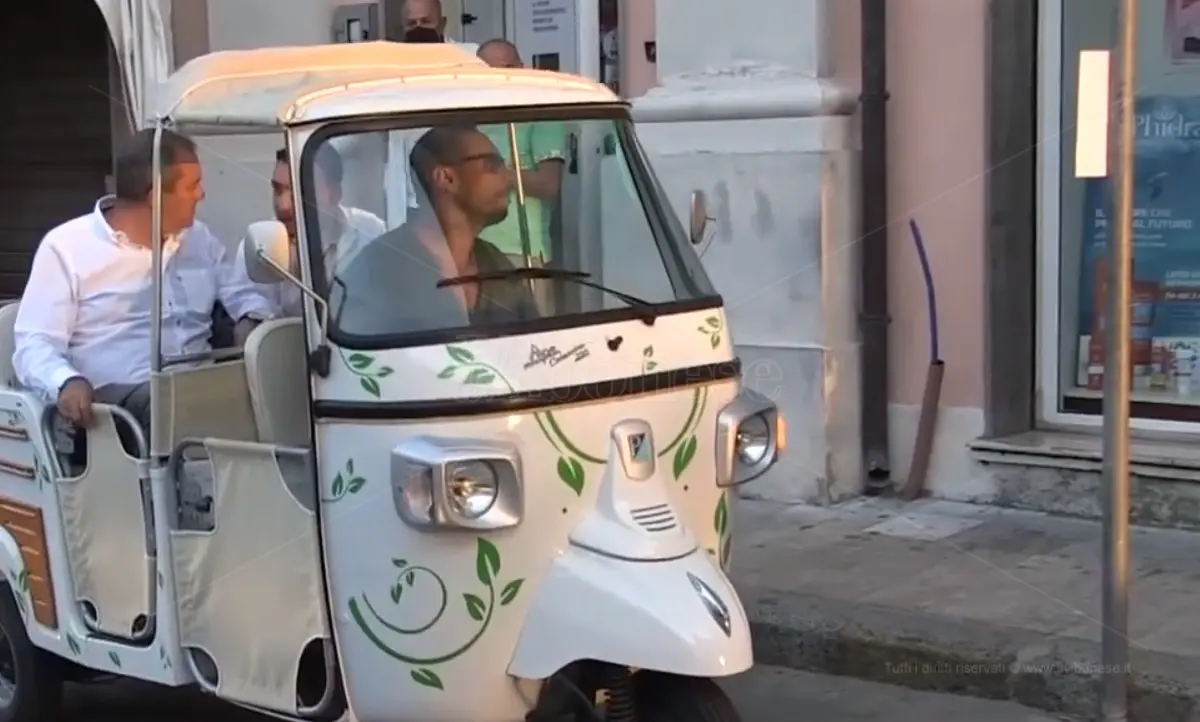 Regionali, il popolo del polo civico a Nicotera con De Magistris: «Cambierà la Calabria» - Video