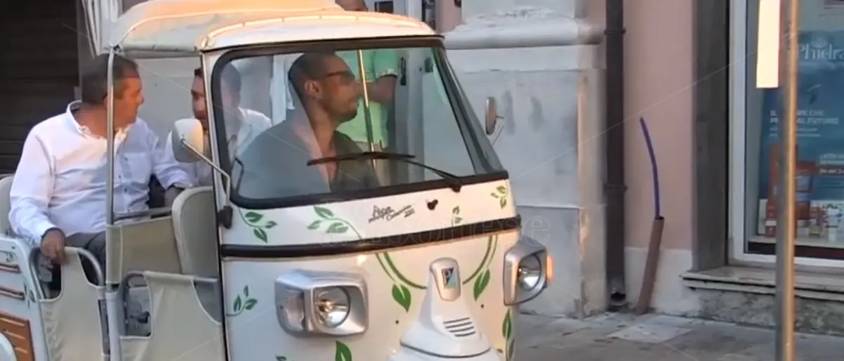 Regionali, il popolo del polo civico a Nicotera con De Magistris: «Cambierà la Calabria» - Video