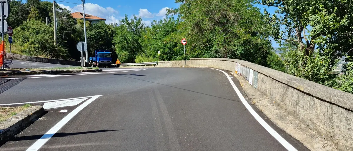 Vibo, il Comune riapre al transito la strada per Longobardi: lavori terminati