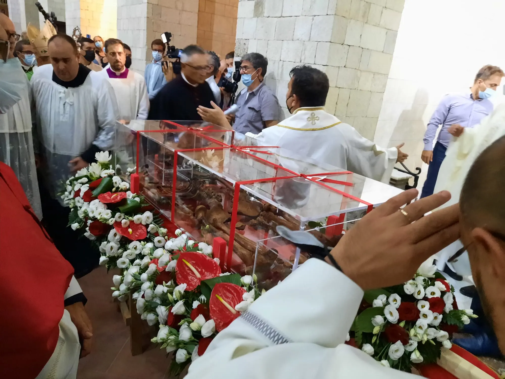 Beatificazione don Mottola, i resti traslati nel nuovo sepolcro - Video