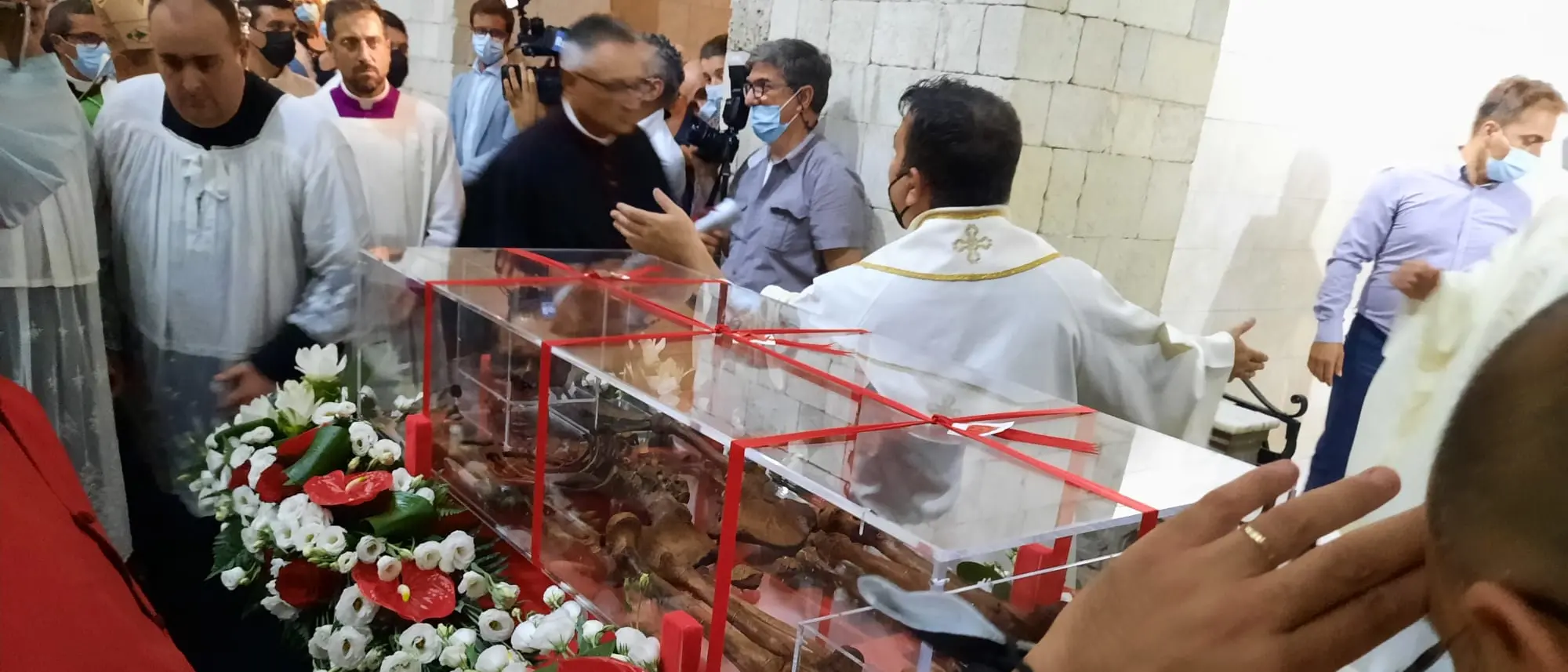 Beatificazione don Mottola, i resti traslati nel nuovo sepolcro - Video