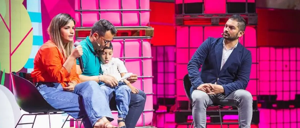 Scuola, per lui niente assistenza: il piccolo Pasqualino a Pizzo con Mattarella