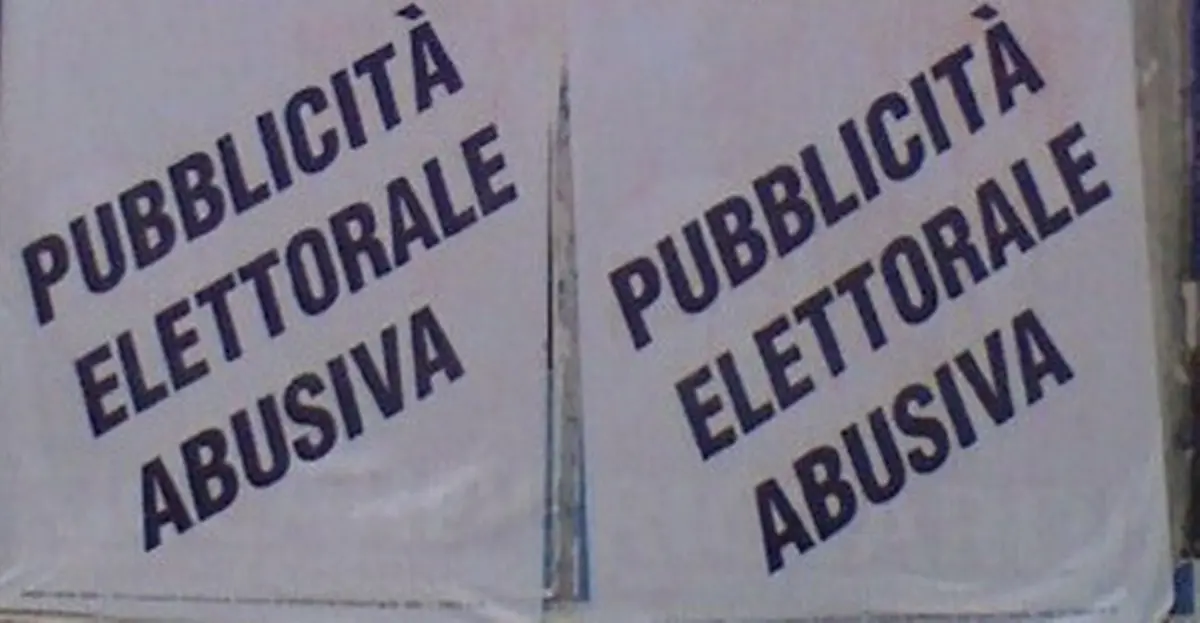 Regionali, Santoro (M5S) denuncia le «barbarie delle affissioni selvagge»