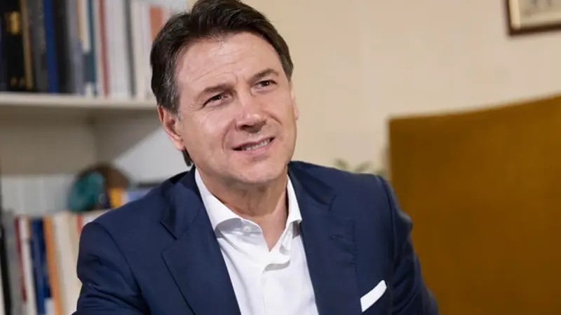 L\\'ex premier Giuseppe Conte al lavoro, Roma, 12 maggio 2021. ANSA/ UFFICIO STAMPA/ MARIACHIARA RICCIUTI +++ ANSA PROVIDES ACCESS TO THIS HANDOUT PHOTO TO BE USED SOLELY TO ILLUSTRATE NEWS REPORTING OR COMMENTARY ON THE FACTS OR EVENTS DEPICTED IN THIS IMAGE; NO ARCHIVING; NO LICENSING +++ , ANSA