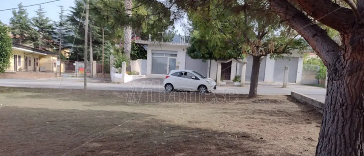 Inagibile la scuola di Portosalvo, gli alunni trasferiti nei gazebo