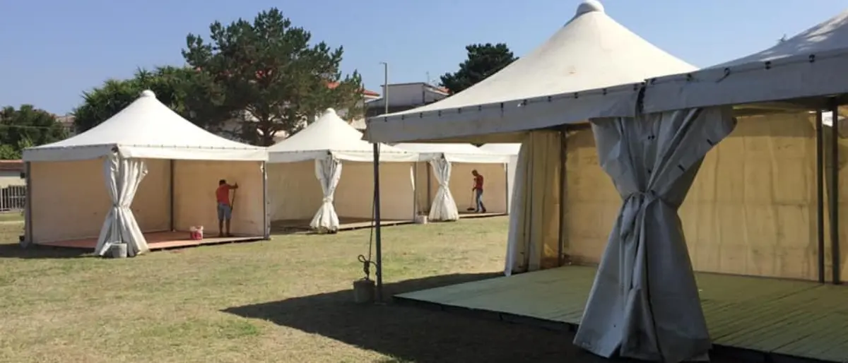 “Tendoscuola” di Portosalvo, il sindaco alza bandiera bianca e smobilita i gazebo