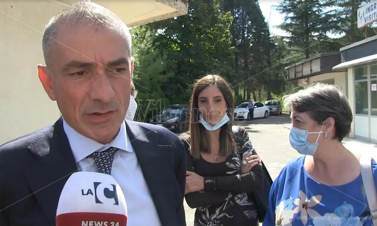 Il sottosegretario alla Salute, Andrea Costa, nell'ex ospedale di Soriano -Video